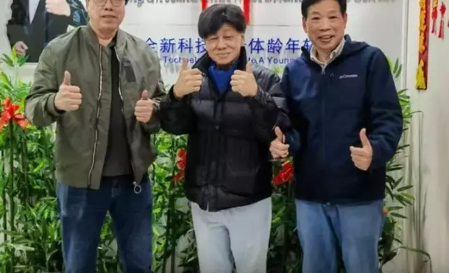 梁小龍逝世前一天，仍有人分享與梁小龍聚會的合照。