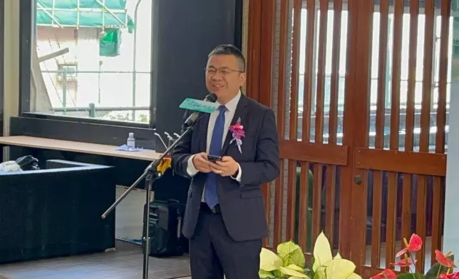 培僑中學校長伍煥傑