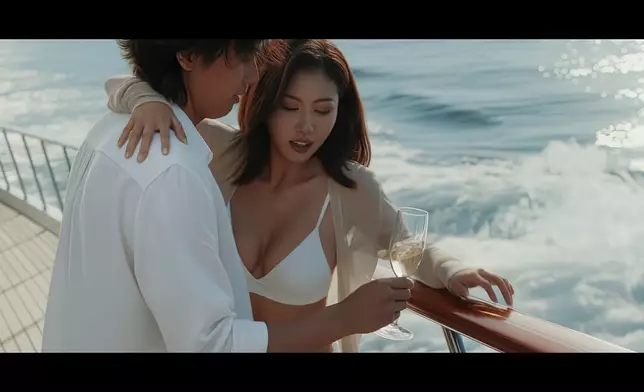 Sulie搞船P聯歡，卻引來小三Emily出擊。