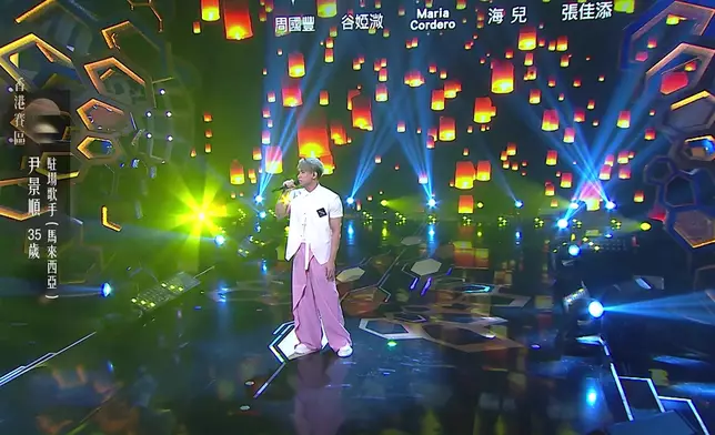 來自馬來西亞的駐場歌手尹景順，他以「女聲」獻唱《身騎白馬》，周國豐更封尹景順為「東方不敗」。