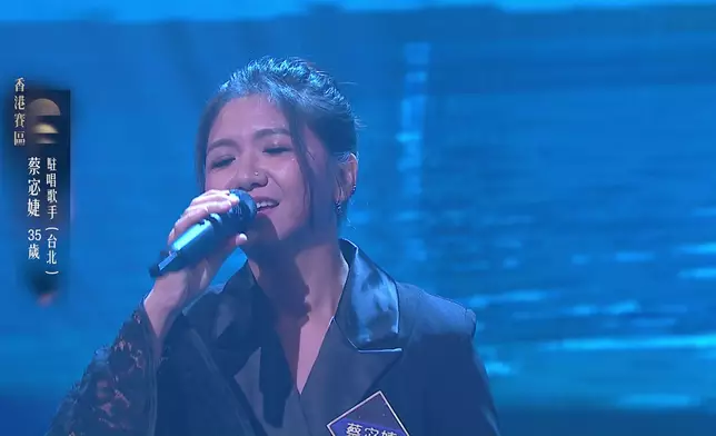 35歲來自台北的的駐唱歌手蔡宓婕，憑藉一首閩南歌《聽我唱歌》，頂住感冒依然成功勇奪5燈！