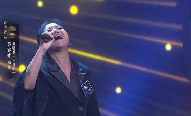 35歲來自台北的的駐唱歌手蔡宓婕，憑藉一首閩南歌《聽我唱歌》，頂住感冒依然成功勇奪5燈！