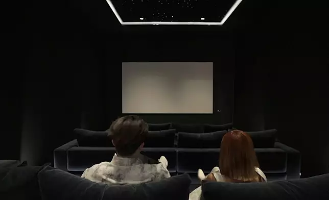 比華利山豪宅泳池、健身房、影院一應俱全。