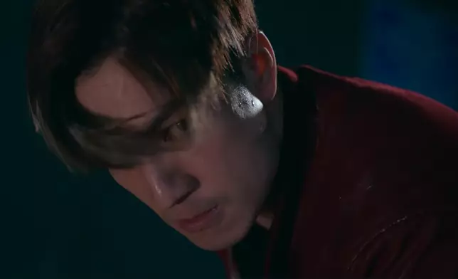 眼神亦都好夠狠。