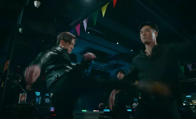 所有起腳都踢得好直。