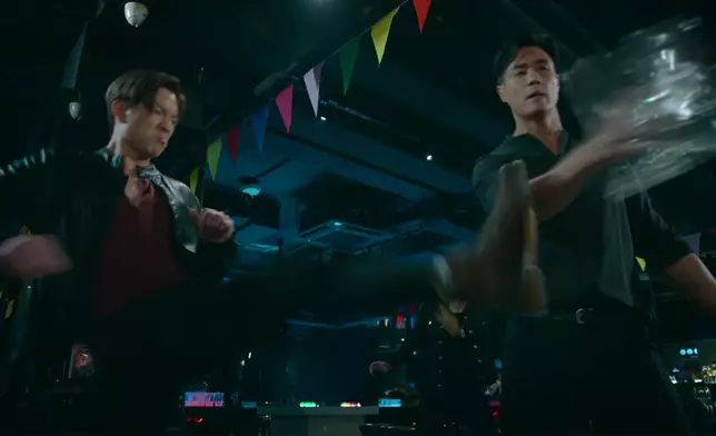 所有起腳都踢得好直。