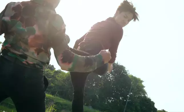 啲飛腳全部Ricco親身上陣，好夠彈跳力、腰力同腳力。