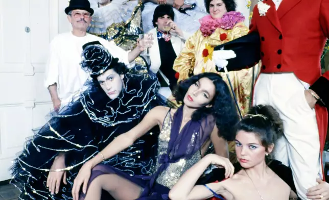 華倫天奴設計的奢華禮服深受眾多名人喜愛。X圖片