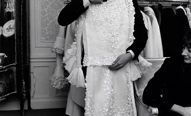 華倫天奴在巴黎接受培訓和工作後，1960年在羅馬創立自己的時裝店。X圖片