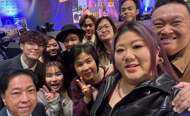 李泇霖帶一大班優秀的歌唱學生表演。