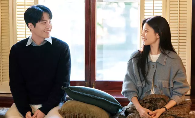 金宣虎、高允貞《愛情怎麼翻譯？》。Netflix資料圖片