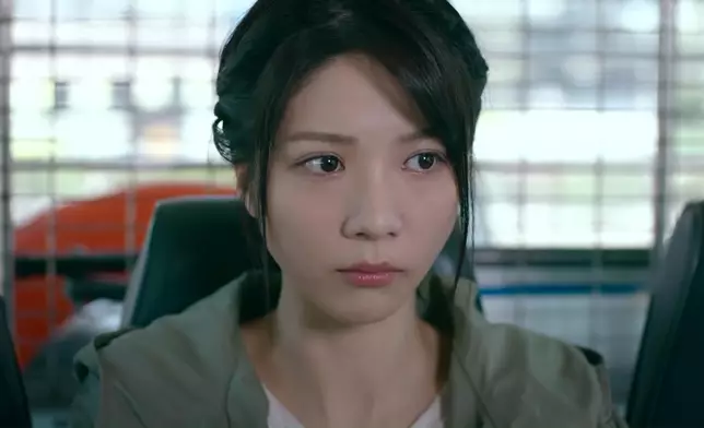 喺囚車上有啲徬徨。