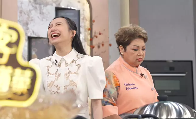 嘉欣同肥媽講「鹹豬手」經歷。