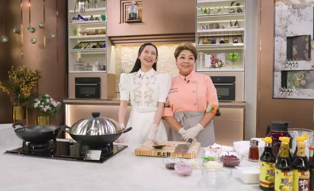 講到心儀女性，肥媽一秒變「嬌嗲女」。