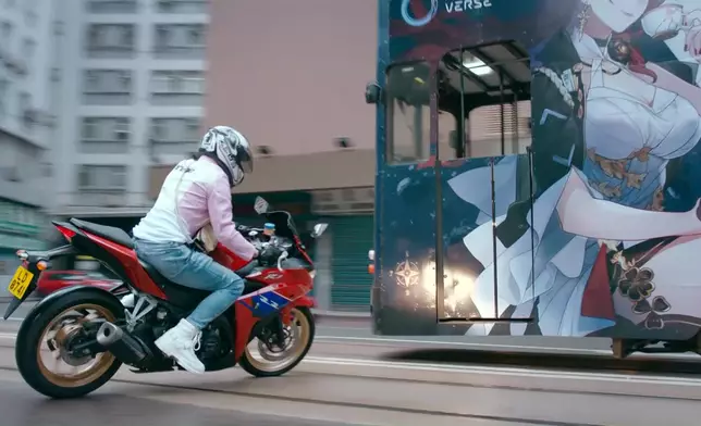 呢個電單車追逐戲唔單止拍得好睇，仲要拍得好安全，讚！游游啲高難度動作當然有替身啦，但值得留意嘅係，有啲位吳偉豪係親身上陣架。