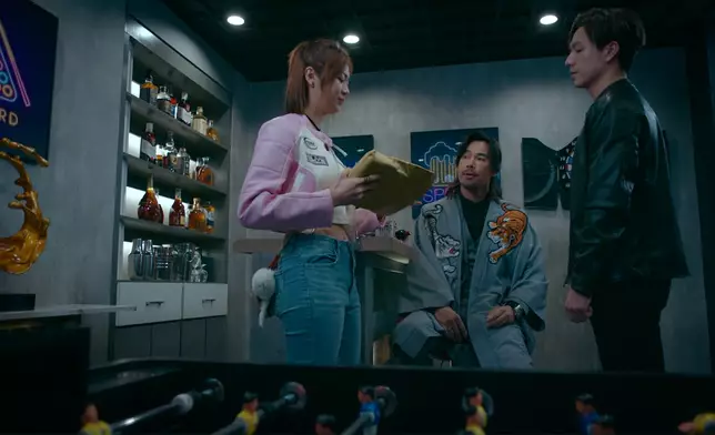 游游嘅斜孭袋都掀起咗一番熱話。