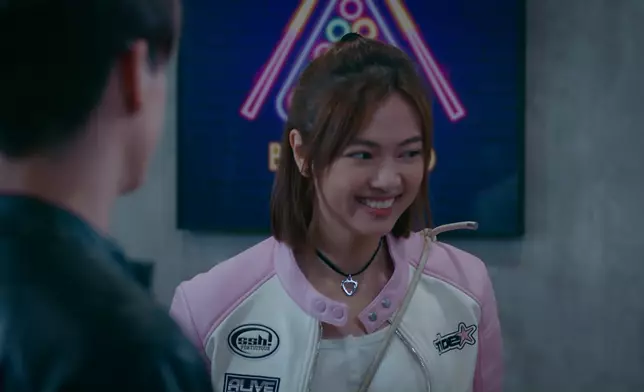 游游嘅斜孭袋都掀起咗一番熱話。