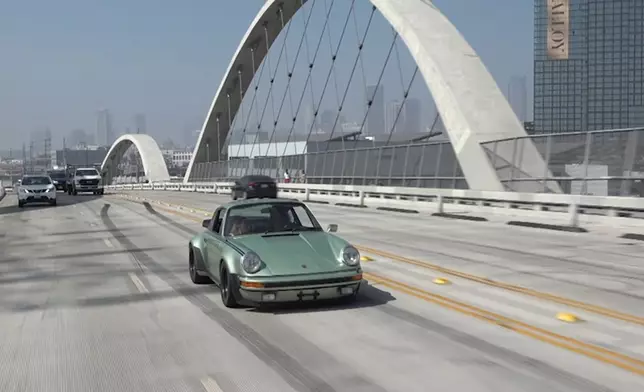 藏品中最珍貴的1975年「波子」930 Turbo。