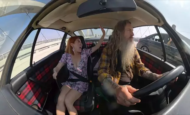 開住「波子」遊車河兼品嚐地道美食街頭食品。