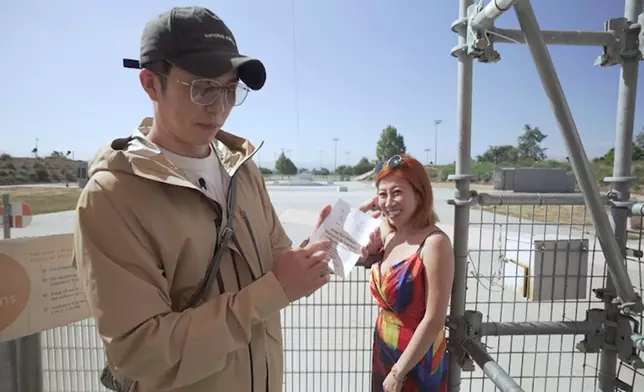 明晚二人參與活動前要先簽生死狀。