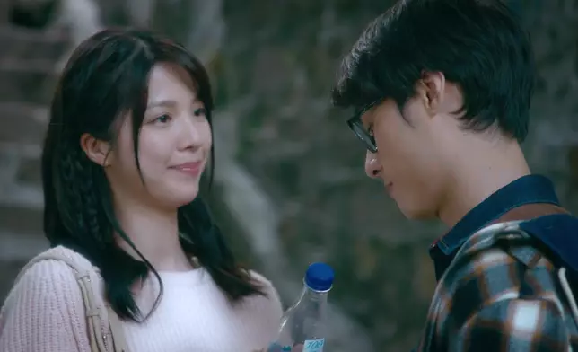 為咗令吳展驊同陳曉華拍談情戲時冇咁膽怯同怕醜，何廣沛暖心分享自身經驗。