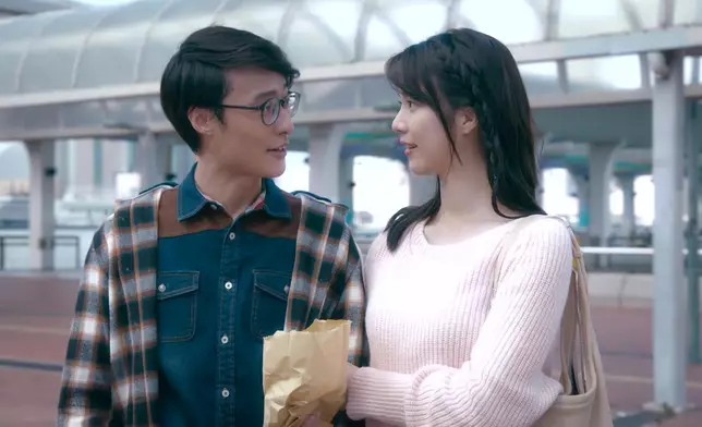 為咗令吳展驊同陳曉華拍談情戲時冇咁膽怯同怕醜，何廣沛暖心分享自身經驗。