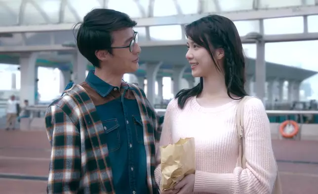 為咗令吳展驊同陳曉華拍談情戲時冇咁膽怯同怕醜，何廣沛暖心分享自身經驗。