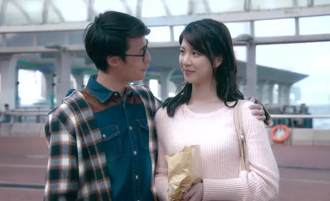 為咗令吳展驊同陳曉華拍談情戲時冇咁膽怯同怕醜，何廣沛暖心分享自身經驗。