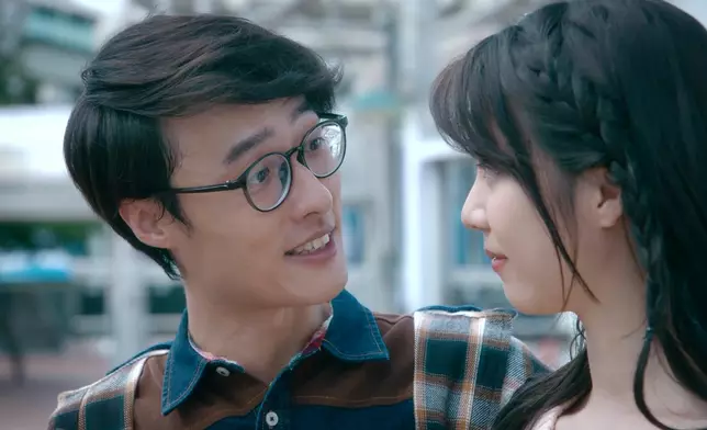 為咗令吳展驊同陳曉華拍談情戲時冇咁膽怯同怕醜，何廣沛暖心分享自身經驗。