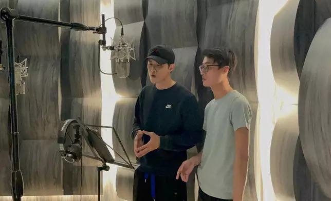 為咗令到大家更同步，廣沛同展驊唔單止事前特登約出嚟傾偈，展驊仲睇住廣沛錄歌去感受廣沛唱歌時嘅神韻，證明大家都好有心做好件事。