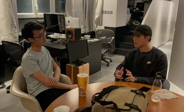 為咗令到大家更同步，廣沛同展驊唔單止事前特登約出嚟傾偈，展驊仲睇住廣沛錄歌去感受廣沛唱歌時嘅神韻，證明大家都好有心做好件事。