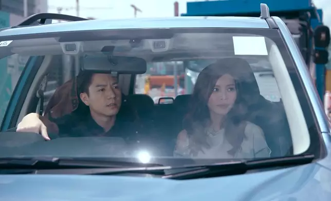 賴慰玲同游游，各有各吸引。