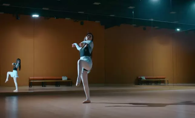 梁超怡跳芭蕾都似模似樣架。