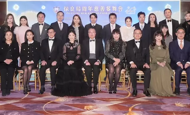 主禮人律政司司長林定國先生, GBS, SC, JP（前排中）及主禮團嘉賓保安局局長鄧炳強先生, GBS, PDSM, JP（前排左七）、入境事務處處長郭俊峯先生, IDSM（前排右七）、葛珮帆議員, SBS, JP（前排左五）、黃浩明議員, JP（前排右五）、教育局副局長施俊輝博士, JP（前排右四）及懲教署署長黃國興先生, CSDSM（前排左三）與保良局董事會成員、顧問及贊助人合照留念。