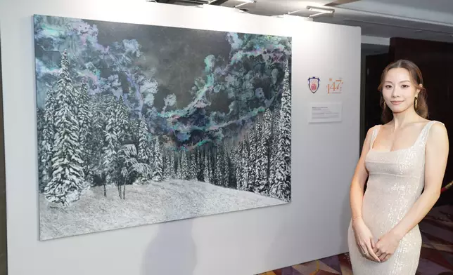 餐舞會設有慈善拍賣環節，藝人鄧麗欣小姐特別捐出親手繪畫畫作《芬蘭的冬夜The winter night in Finland》。