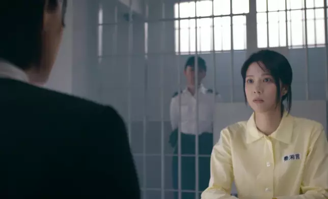 Hera因為呢件「黃色視后囚衣」意外引爆熱話。