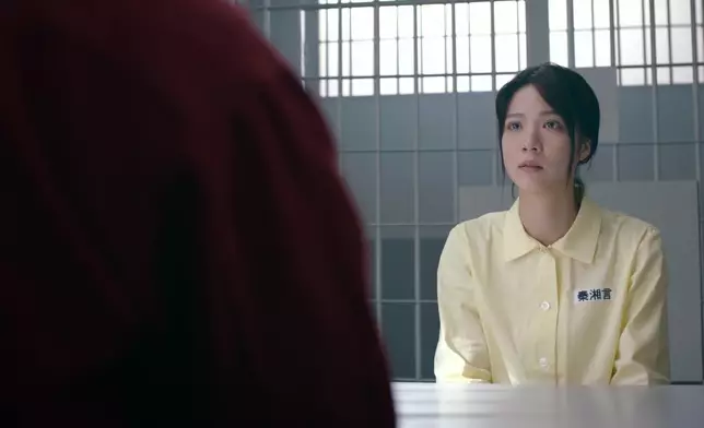 Hera因為呢件「黃色視后囚衣」意外引爆熱話。