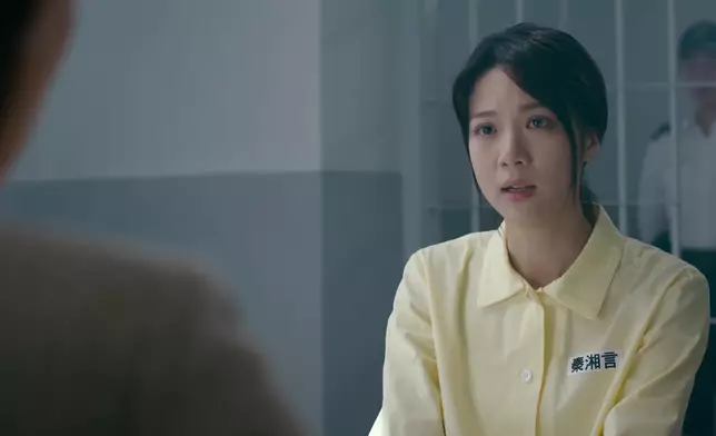 Hera因為呢件「黃色視后囚衣」意外引爆熱話。