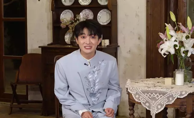 性格直率的周深在節目中將連環放送各種表情包。