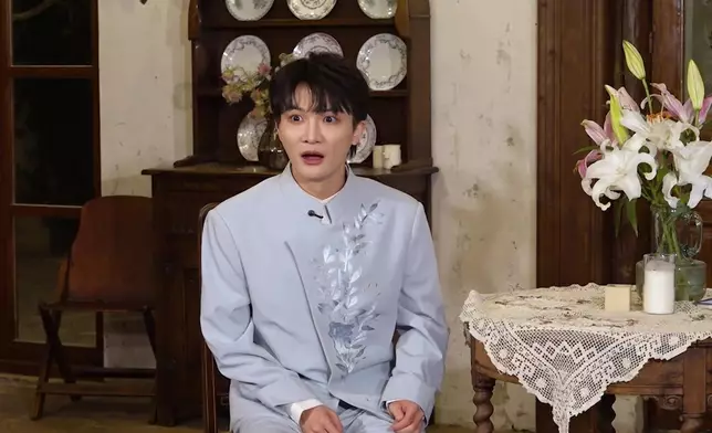 性格直率的周深在節目中將連環放送各種表情包。