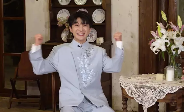 性格直率的周深在節目中將連環放送各種表情包。