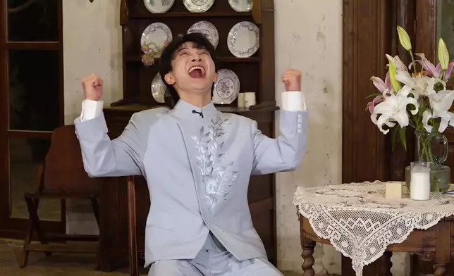 性格直率的周深在節目中將連環放送各種表情包。