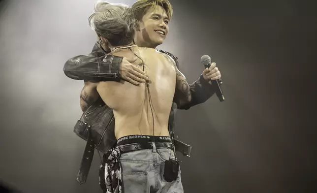 尾場再度邀得「大佬軒」張敬軒任嘉賓。