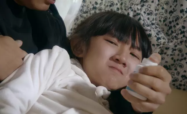 呢幕拍得好逼真，慜慜話最感謝幕後為咗顧及佢嘅安全同舒適度，寧願嘥時間拍多幾Take做好效果，都唔想整親佢，好有愛呀！