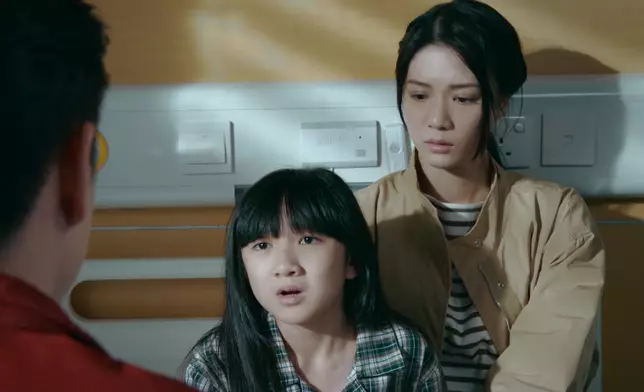 雖然爸爸咁衰，但晶晶都係維護佢。