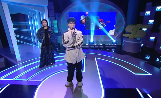 坤哥好嚴肅咁揀咗Level 1嘅歌嚟挑戰。