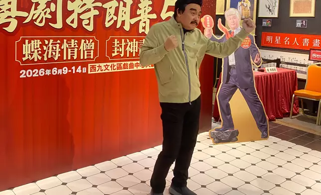 八和會館主席龍貫天在劇中一共要扮演四個角色。