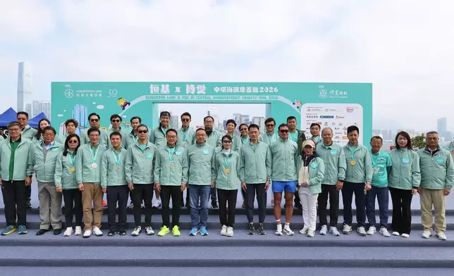 （前排）香港聖約翰救傷隊總監游樹峯（左一）；香港中醫醫院營運機構董事局主席王桂壎（左二）；中聯辦（新界工作部）處長廖銘華（左四）；立法會議員黃浩明（左六）；海關關長陳子達M（左七）；入境事務處處長郭俊峯（左八）；博愛醫院董事局主席黃曉君（中）；政府飛行服務隊總監廖嘉俊（右八）；恒基兆業地產租務部高級總經理李佩雯（右六）；民眾安全服務處總參事梁冠康（右五）及醫療輔助隊總參事黃英強（右一）出席頒獎禮，見證賽果誕生。