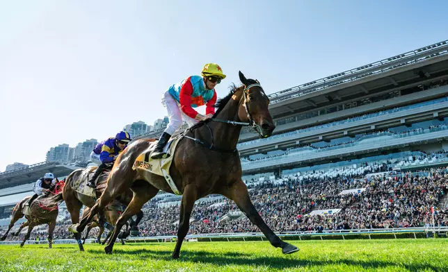 「嘉應高昇」25日輕鬆贏得一級賽百週年紀念短途盃（1200米），成功追平傳奇馬王「精英大師」塵封近21年的17連勝香港紀錄。馬會提供圖片