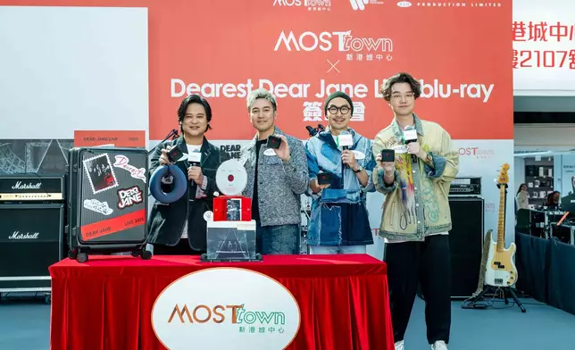 Dear Jane歌迷送上驚喜禮物。